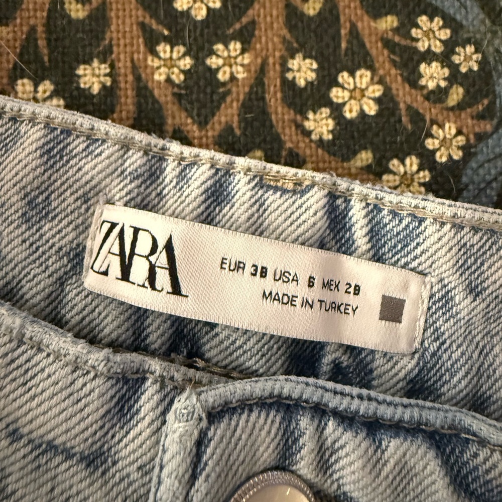 Zara Women's Denim Jeans in Light Blue